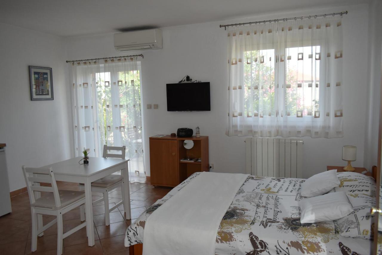 רוביני Studio Max With Parking מראה חיצוני תמונה